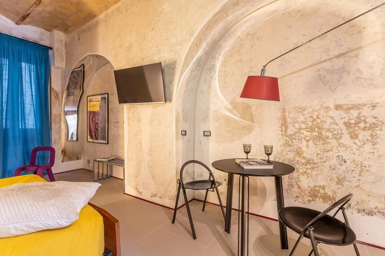 Апартаменты Ruins_Design Loft 150 Mt From Colosseum